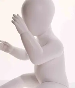 Baby Schaufensterpuppe – sitzend, weiß - Bild 3