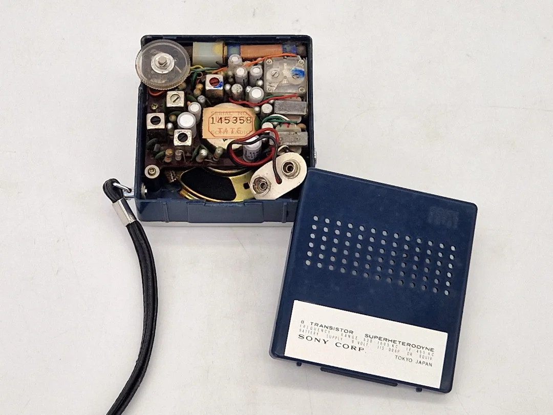 Sony Vintage 8 Transistor Taschenradio (AM/Mittelwelle) - Dunkelblau/Silber – Bild 9