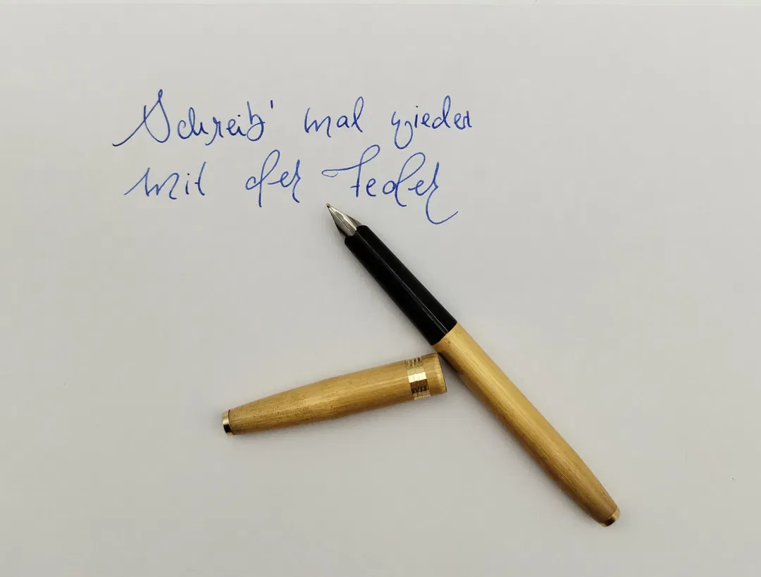 Mini-Füllhalter, gebürstete Oberfläche, vergoldet, No-Name, Edelstahlfeder  - Bild 1