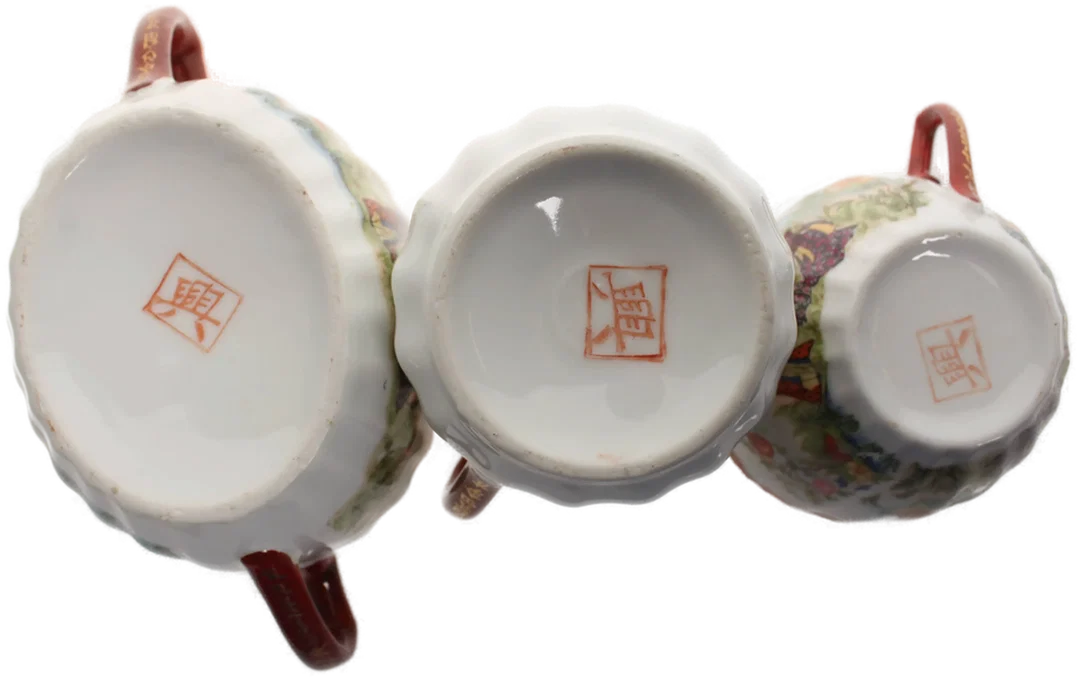 Japanisches Porzellan-Teeset mit Geisha-Dekor – 4-teilig, handbemalt, rot-gold – Bild 7