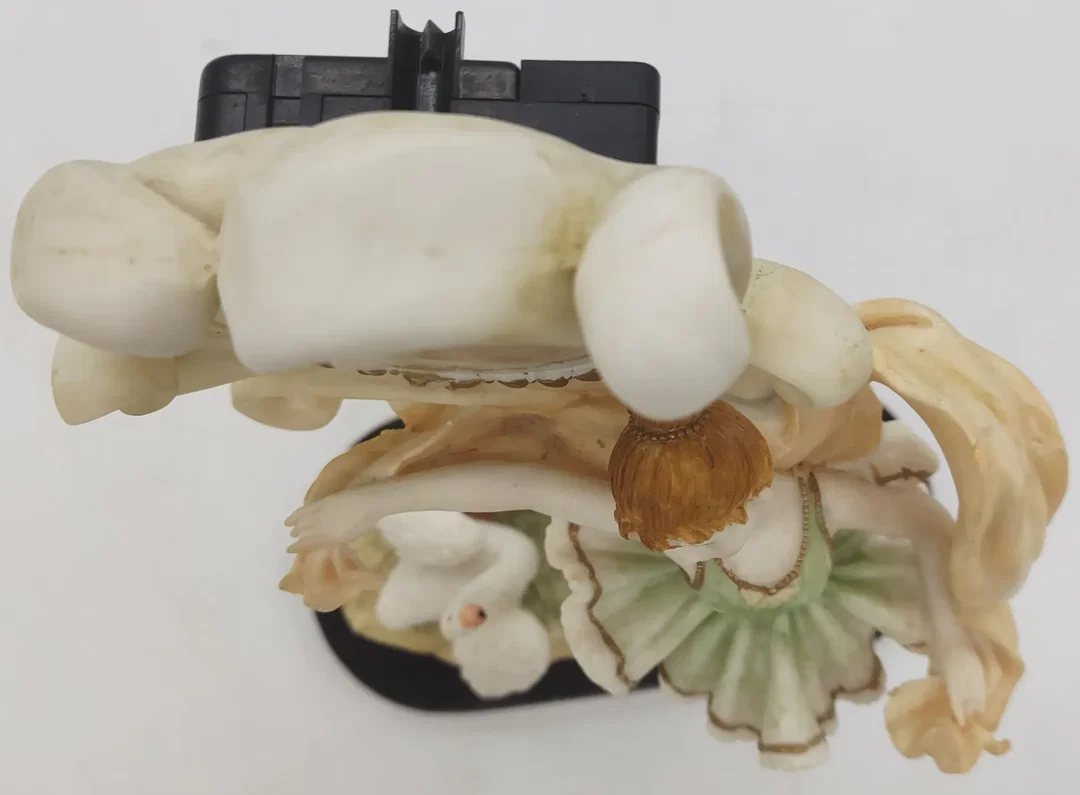 Tischuhr Ballerina mit Schwan Alabaster-Guß – Bild 7