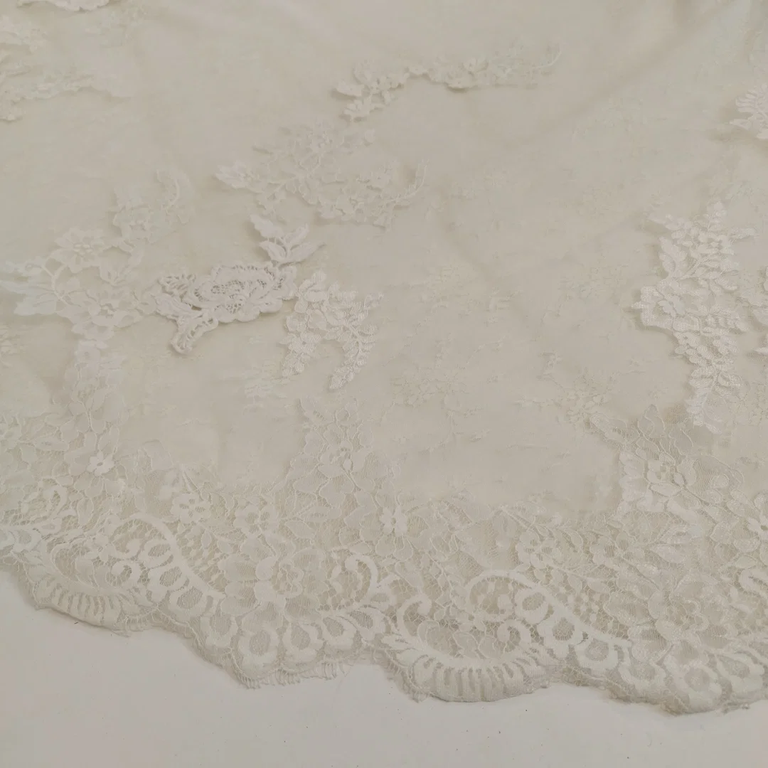 Pronovias Barcelona Brautkleid mit Schleppe - D36 / 100% Polyester – Bild 6