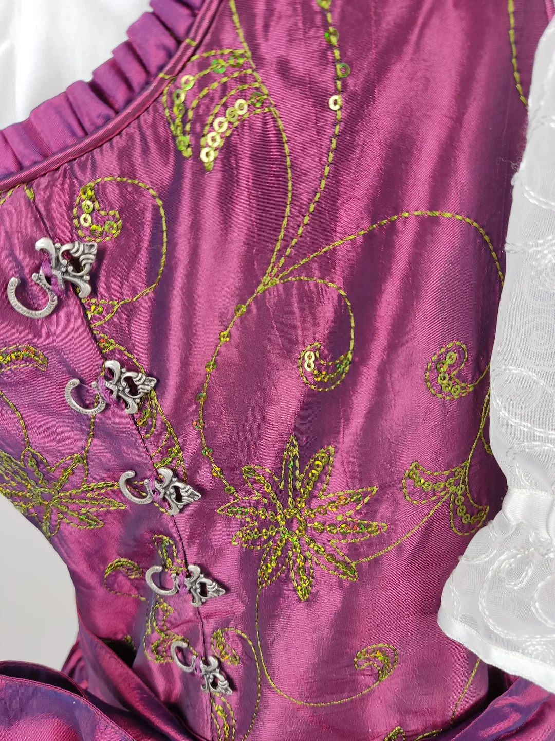 Dirndlkleid "Turi Landhaus", kurzarm, schwarz/pflaume, Größe 46 – Bild 5