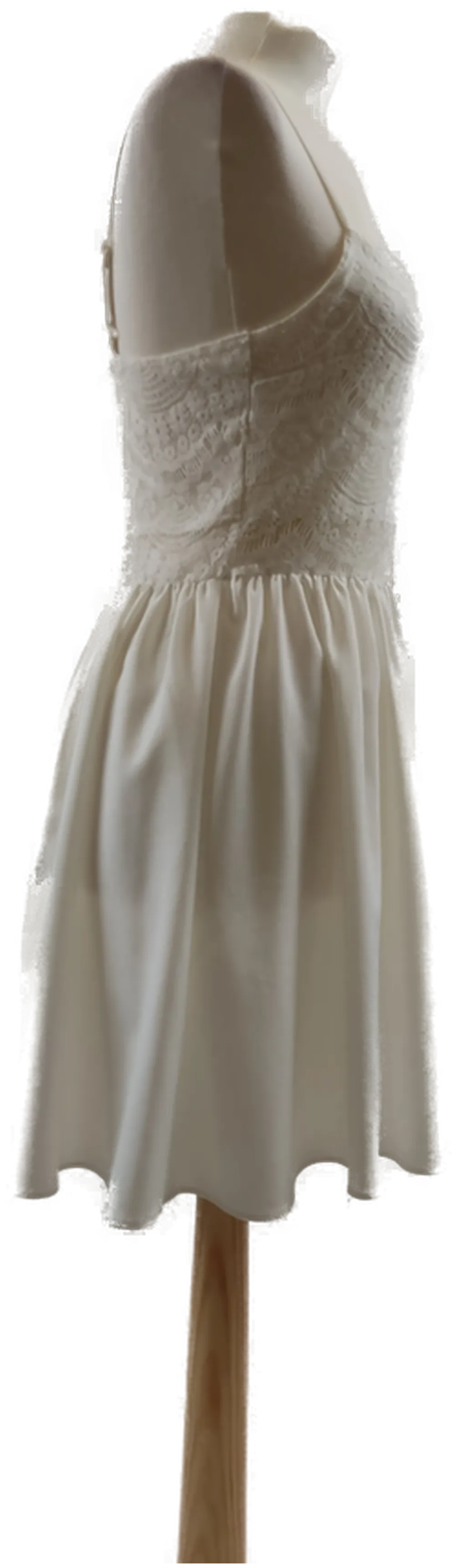 weißes Minikleid mit Trägern  – Bild 4