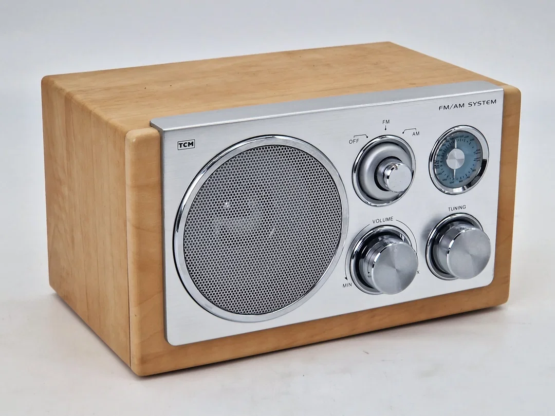 TCM Retro Tischradio / FM-AM Radio (Modell 218079) - Braun / Silber – Bild 2