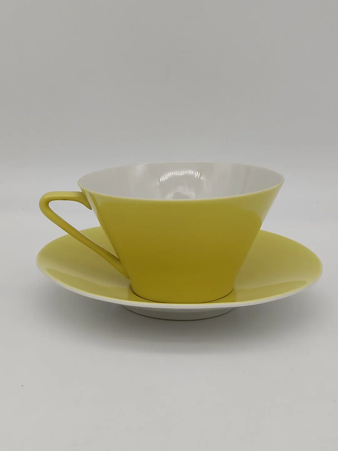 Lilien Porzellan Teetasse Gr. 22, gelb – Bild 1