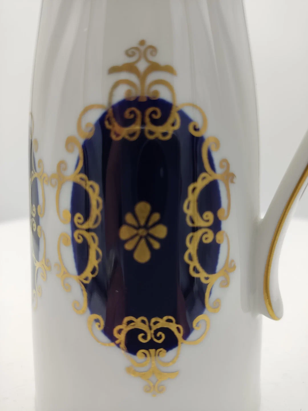 Porzellan Vase Echt Kobalt mit Gold von GDR 1762 | Unikat Henkelvase aus Thüringen  – Bild 7
