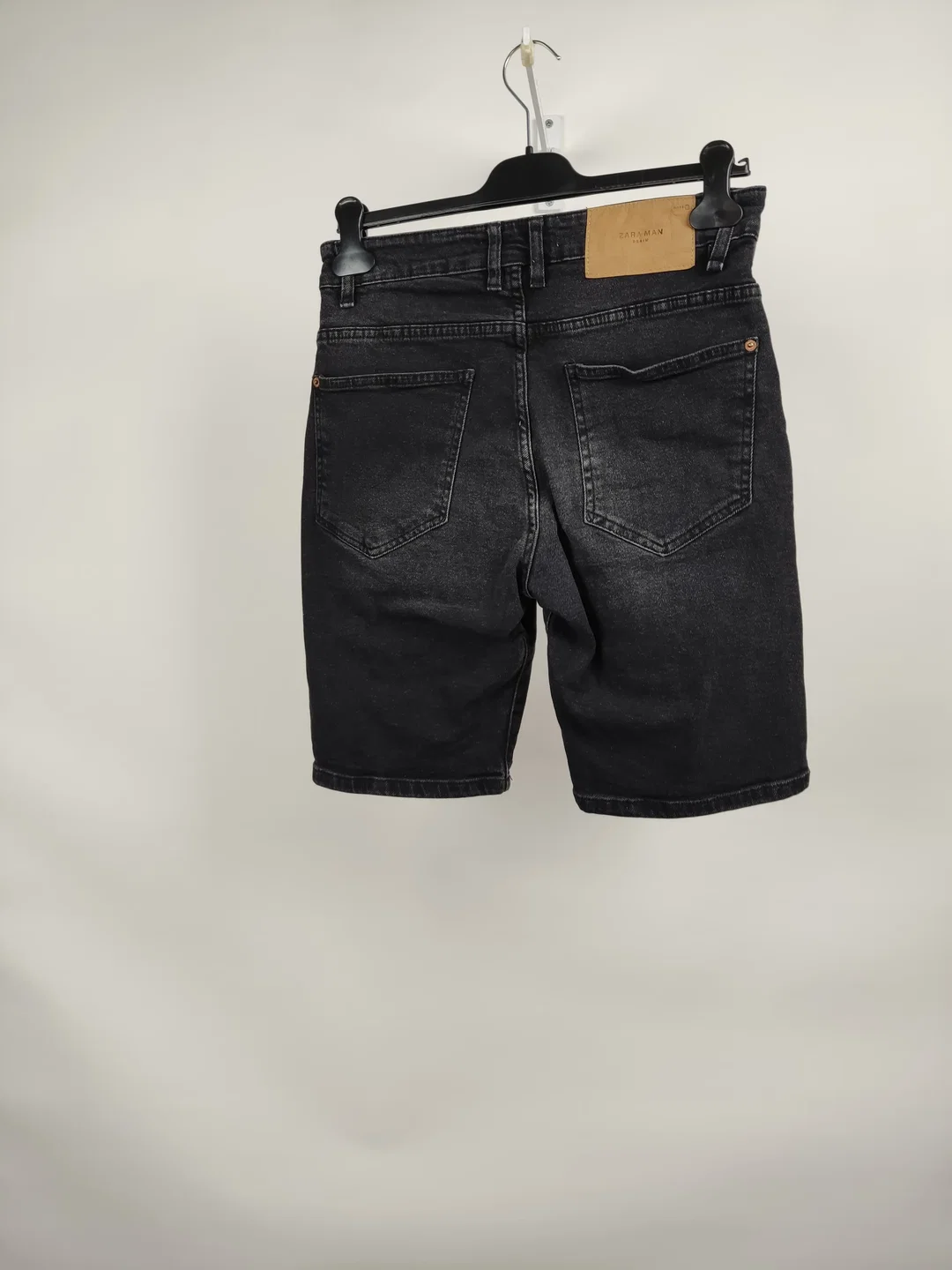 Zara Damenshort Jeans schwarz- M/38 – Bild 2