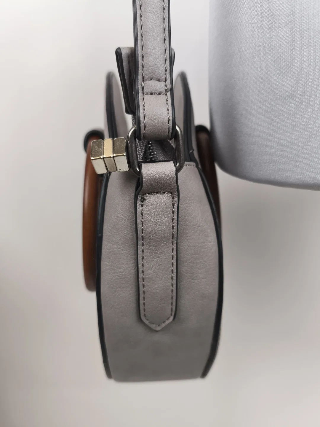 Mandoline, Handtasche rund, grau – Bild 2