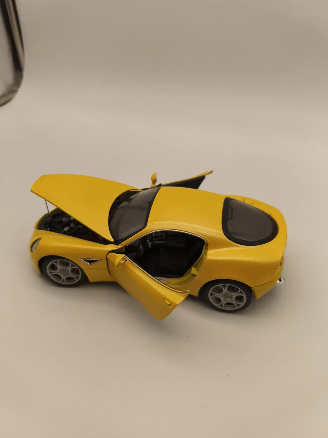 BBurago, Modellauto "Alfa Romeo 8C" – Bild 4