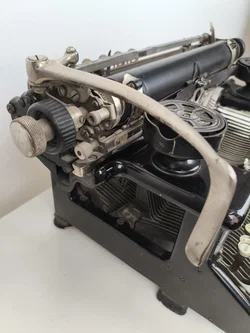 antike Schreibmaschine, Woodstock Nr. 5, Sammlerstück - Bild 4