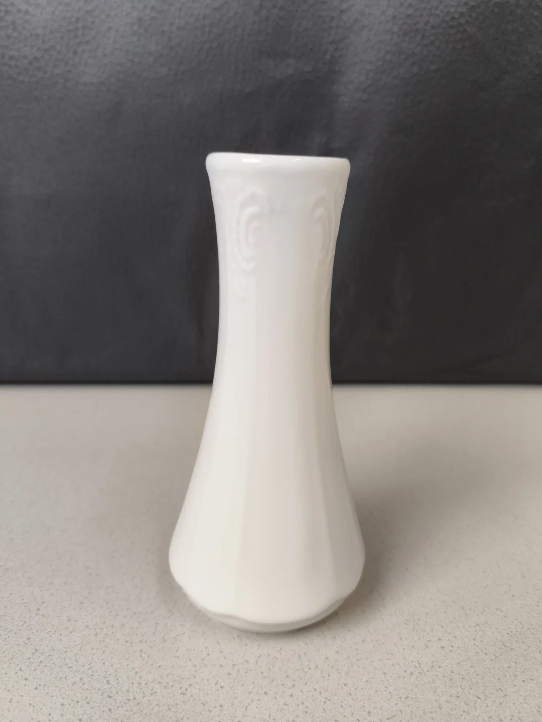 Lilienporzellan, kleine Vase – Bild 1