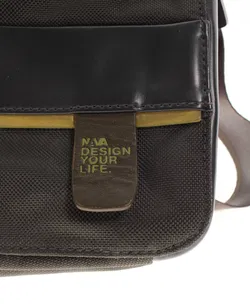 NAVA Umhängetasche – Design Your Life – Dunkelbraun / Schwarz – Messenger Bag - Bild 3