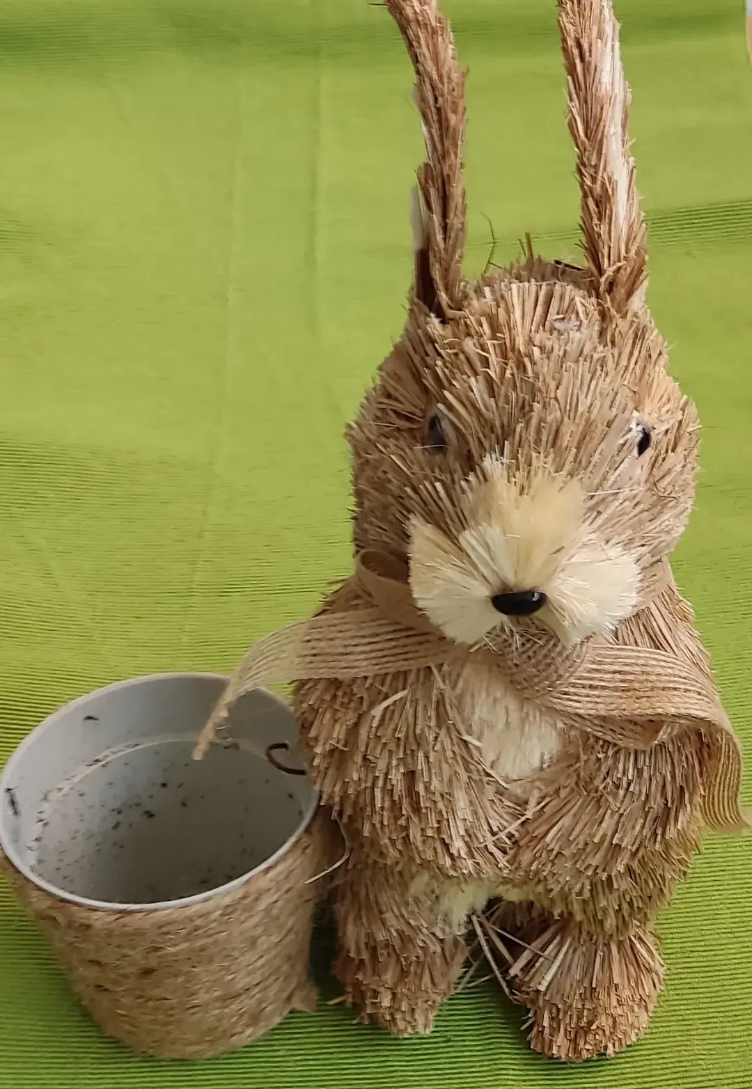 Kleiner Blumenübertopf mit Hasenfigur - Bild 1