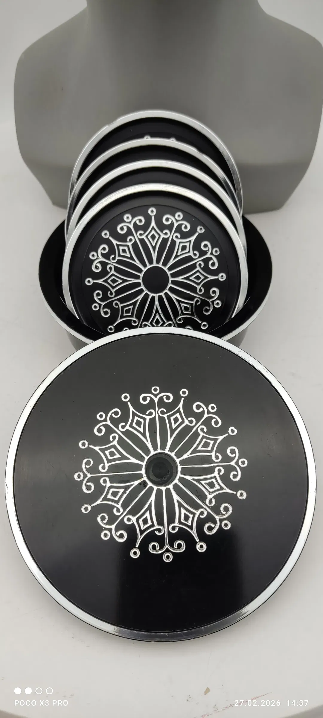 Vintage Kunstoff 4-teiliges Untersetzer Set in Deckeldose aus Dänien - Bild 4