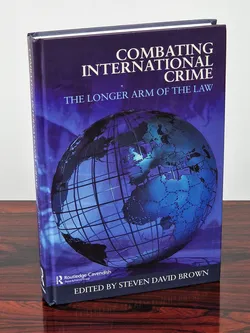 Combating International Crime - Steven David Brown - Routledge Cavendish - Erstausgabe - Rare - Unikat - Bild 1
