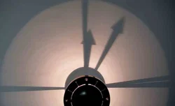 Tween Light Schattenuhr Projektions-Uhr, Tischmodell, Schwarz - Bild 2