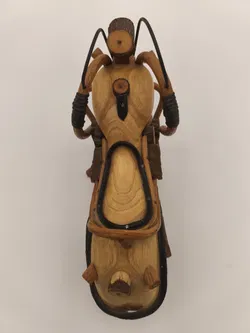 Motorrad aus Holz - handgearbeitet - Bild 2