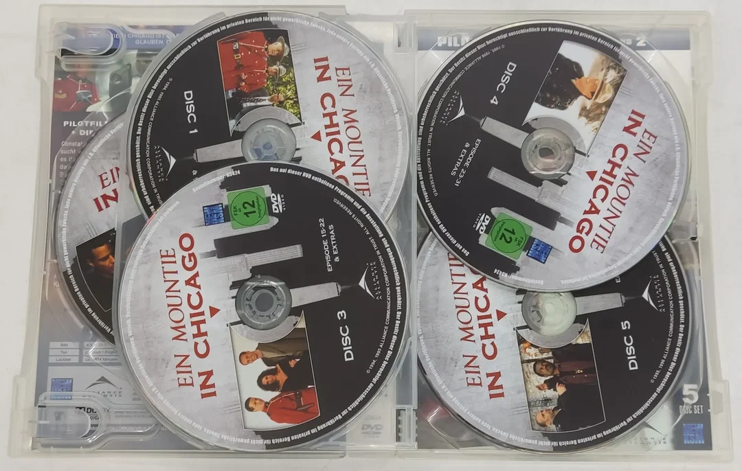 5 DVD's "Ein Mountie in Chicago"  Staffel 1&2 + Pilotfilm – Bild 5