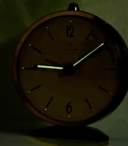 JUNGHANS Vintage Tischuhr mit Weckerfunktion in braun-gold - Bild 4