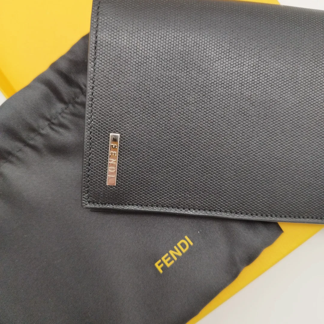 Fendi Geldtasche inkl. Stoff-Täschchen mit Etikett – Bild 2