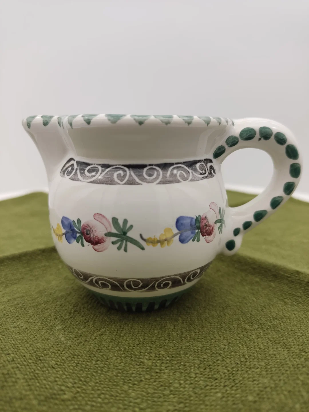 Gmundner Keramik Milchkanne Blumenmotiv | Landhaus-Charme – Bild 2