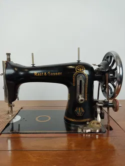 Antike Nähmaschine von 