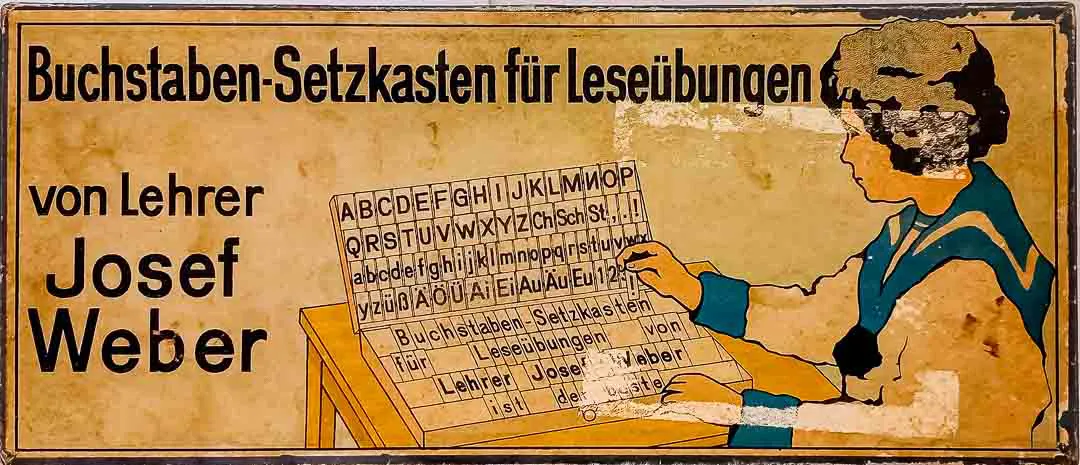 Antiker Buchstaben-Setzkasten für Leseübungen Josef Weber – Bild 1