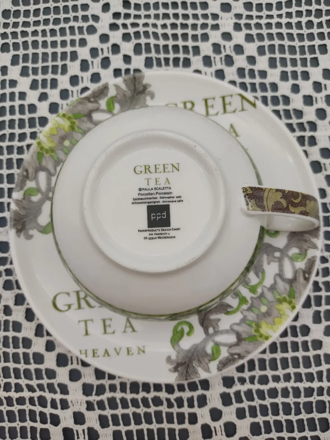 Porzellan 'Green Tee'-Set (Kanne, 3 Tassen mit Unterteller) von Paula Scaletta | Designer-Schatz – Bild 13