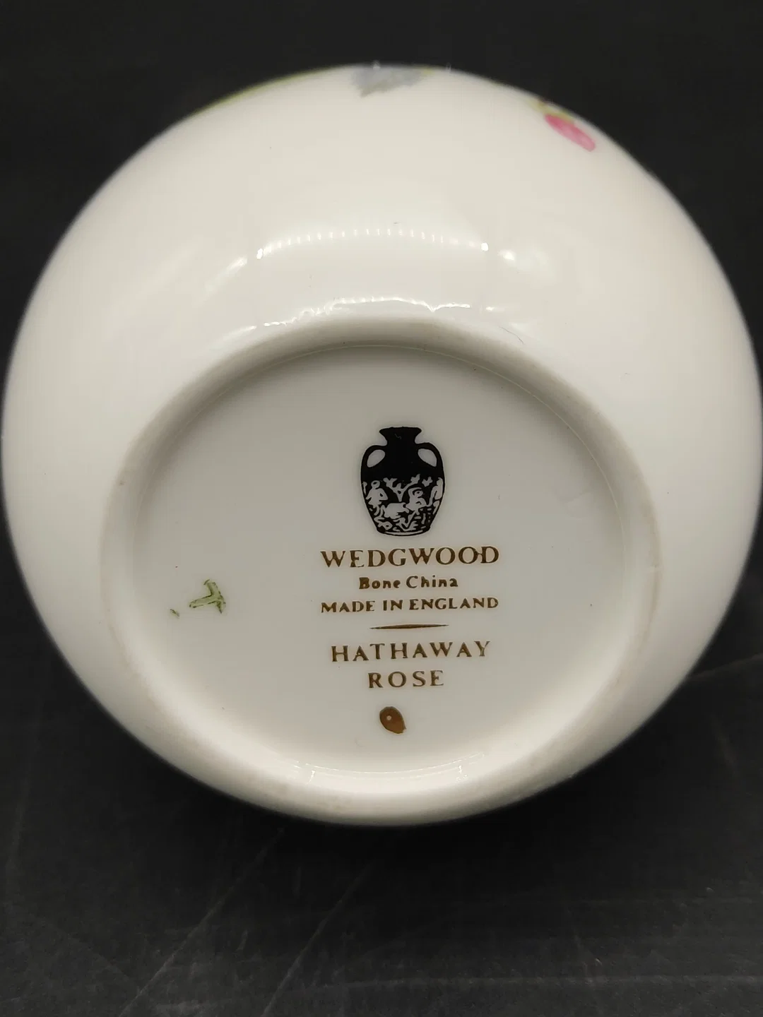 Kleine Blumenvase der Marke Wedgwood "Hathaway Rose" / Made in England  - H 13,5 cm – Bild 4