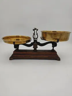 Vintage Gusseisen Balkenwaage mit Messing-Schalen und Gewichten  - Bild 4