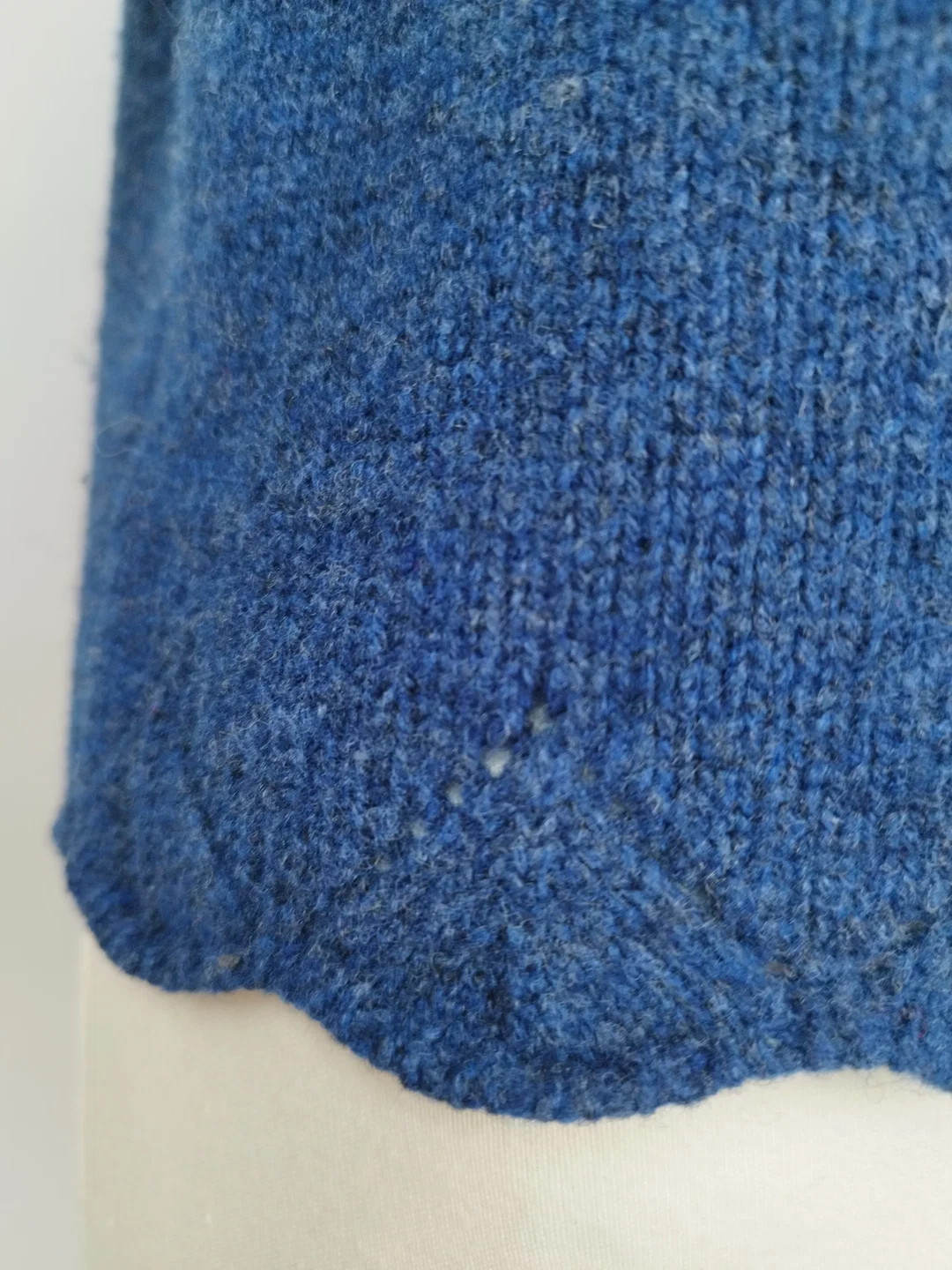 Laura Ashley - Strickjacke in blau aus reiner Wolle in Gr. M – Bild 4