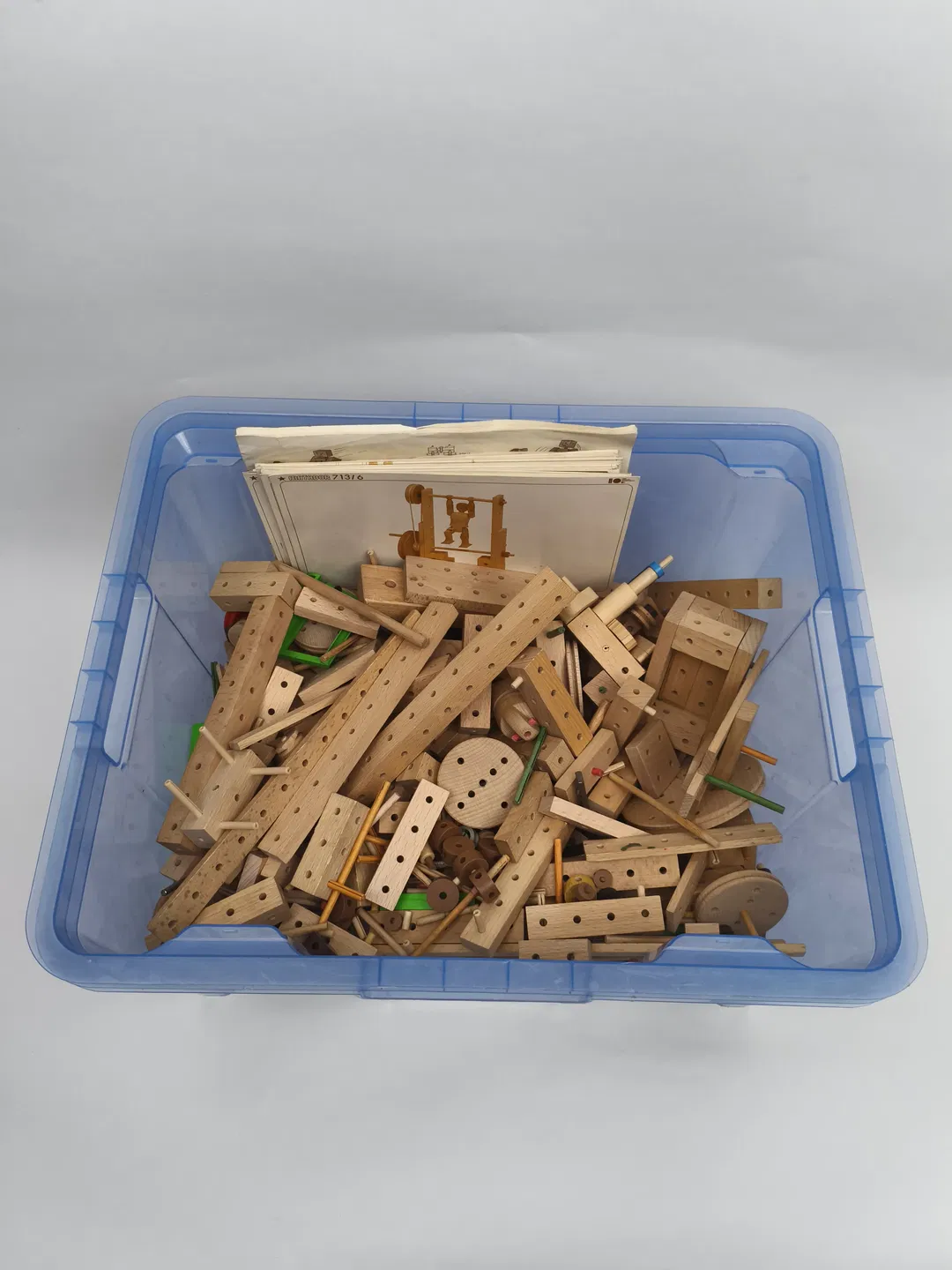 Matador Konvolut Holzspielzeug mit Bauanleitungen ca. 4,4 kg - Bild 1