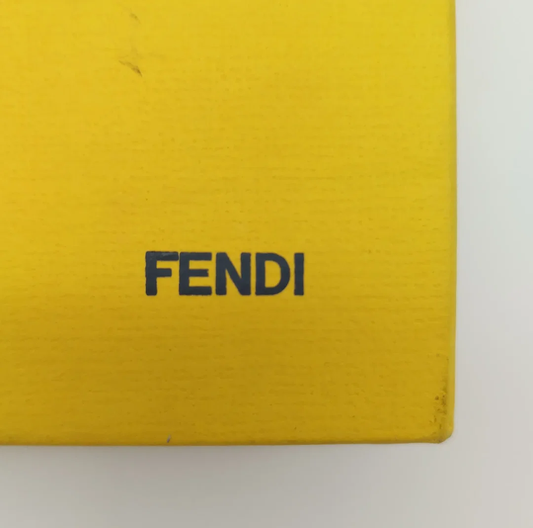 Fendi Geldtasche inkl. Stoff-Täschchen mit Etikett – Bild 5