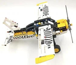 LEGO Technic Propellerflugzeug 42198 - Bild 5