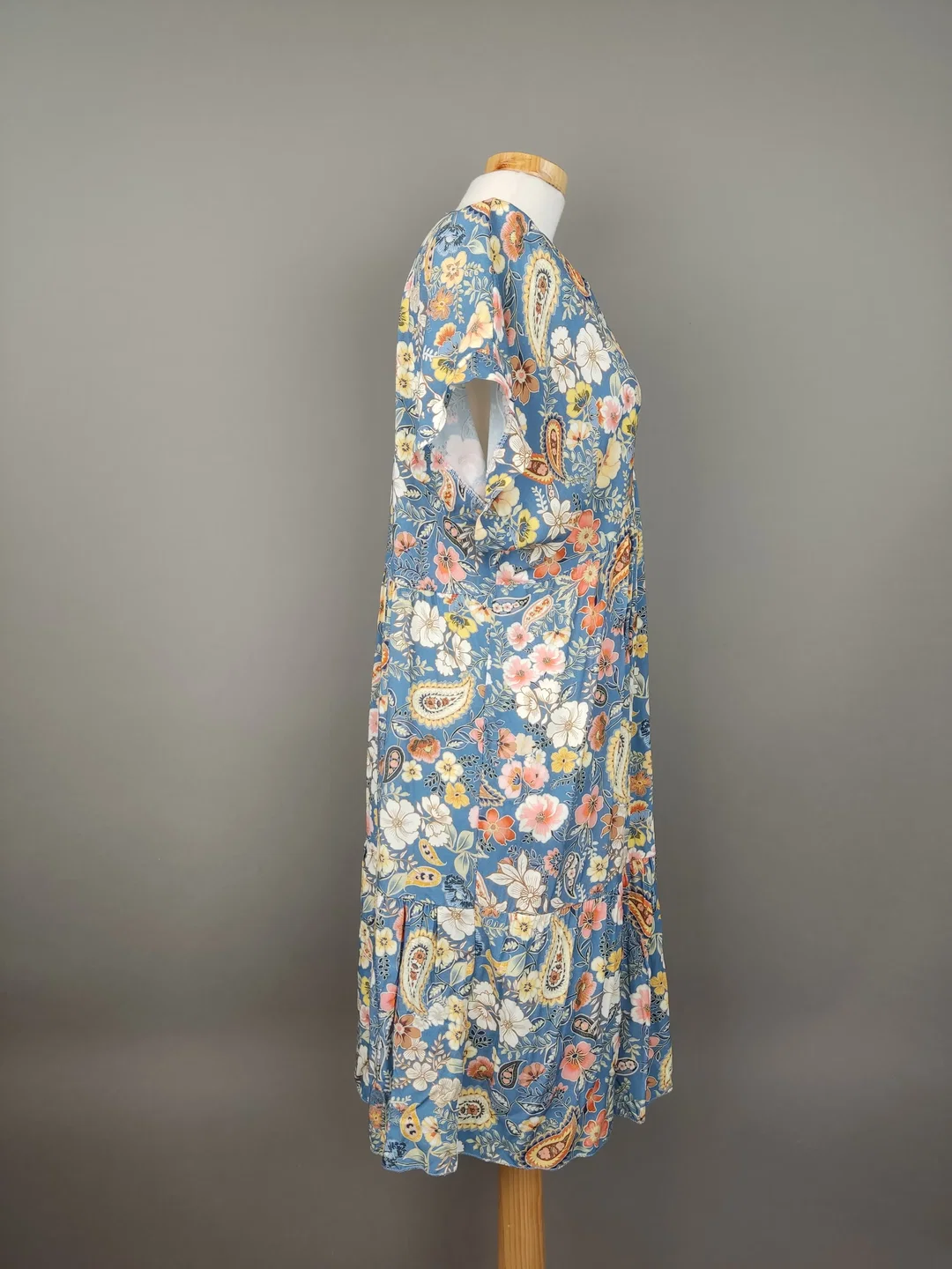 Sommerkleid bunt mit Blumenmuster - L/XL – Bild 2