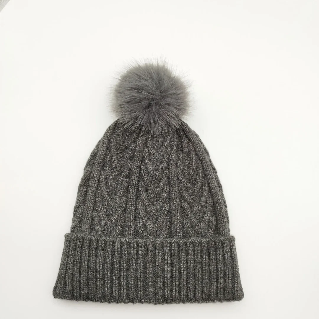 Strickmütze Grau mit Bommel | Winterwärmer – Bild 3