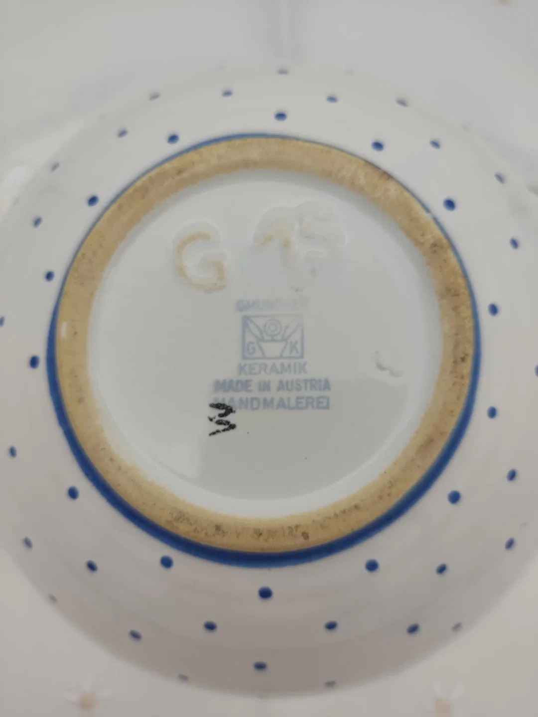 Gmundner Keramik Teekanne, Dekor Tupferl Blau, Höhe mit Deckel 16,5cm, Durchmesser ohne Ausgiesser und Henkel 16cm – Bild 6