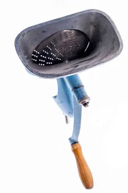 REKORD Vintage Tischmühle mit Handkurbel in hellblau, Höhe 34cm – Vorschau 2