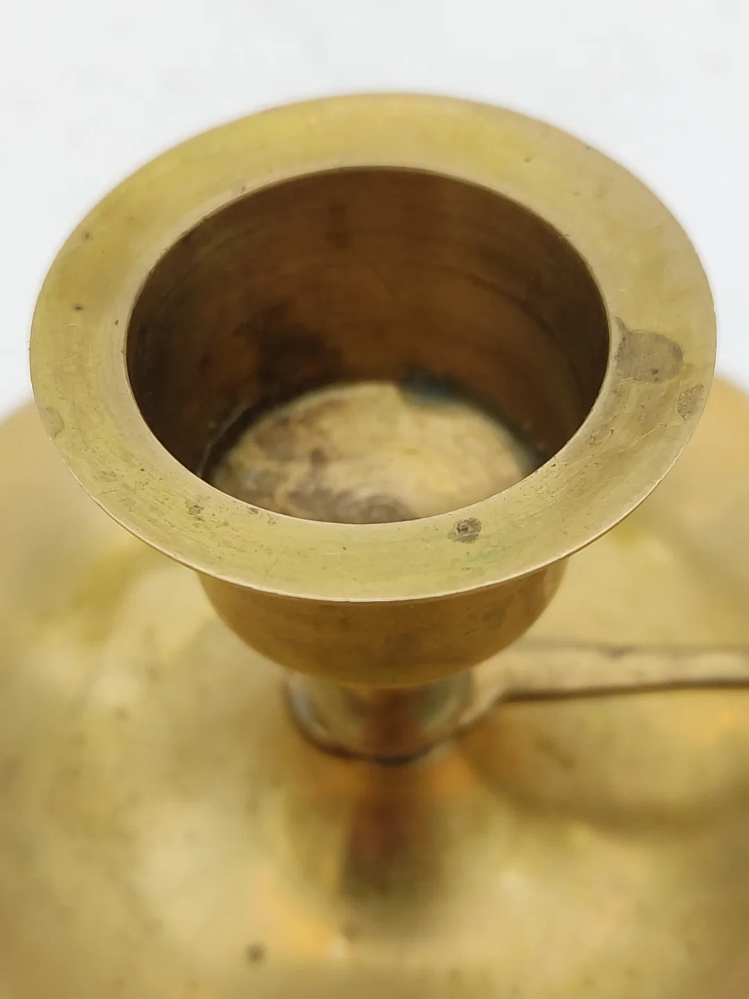 Messing-Kammerleuchter | Vintage Kerzenständer mit Patina – Bild 7
