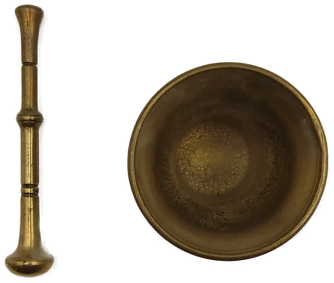 Vintage Messing-Mörser mit Stößel – Dekorativer Apotheker-Mörser aus Metall mit Ornamenten – Bild 6