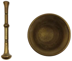 Vintage Messing-Mörser mit Stößel – Dekorativer Apotheker-Mörser aus Metall mit Ornamenten – Vorschau 6
