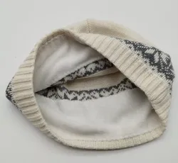 Winterliche Tirol Haube - 50% Schurwolle, 50% Polyacryl - Bild 2