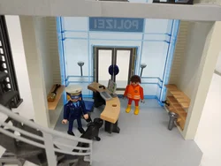 Playmobil Polizeistation & Hubschrauber Set mit Gefängnisalarm – Vorschau 4