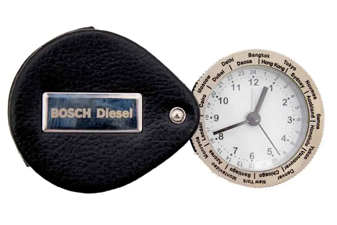 BOSCH Diesel Reisewecker „Lens“ – Retro Alarm Clock mit Weltzeitring - Bild 4