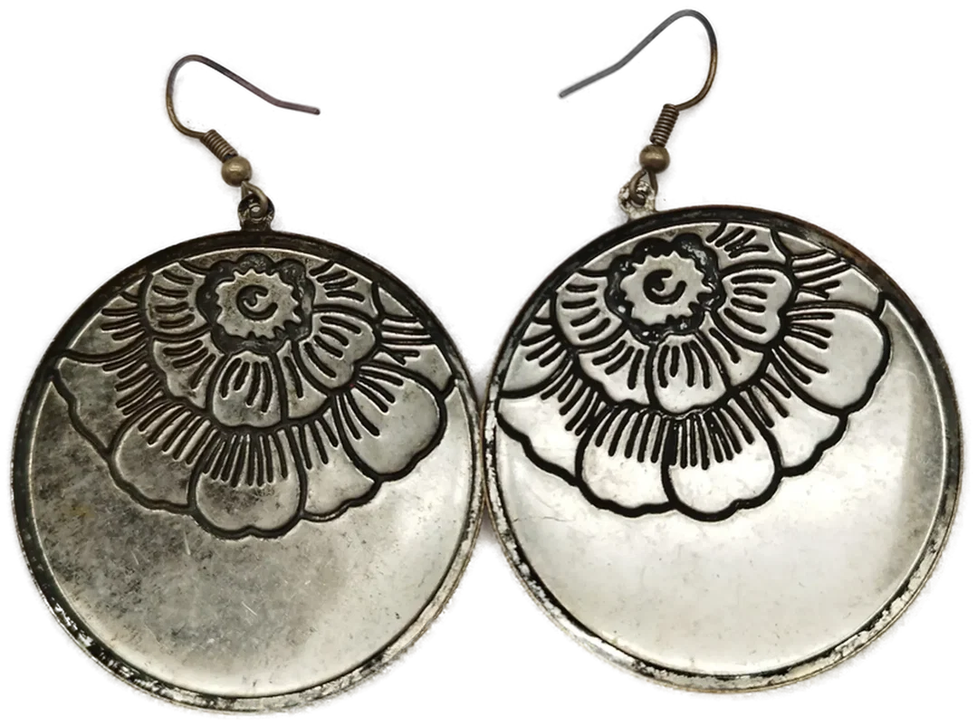 Modeschmuck Ohrringe mit Blumen-Motiv – Bild 2