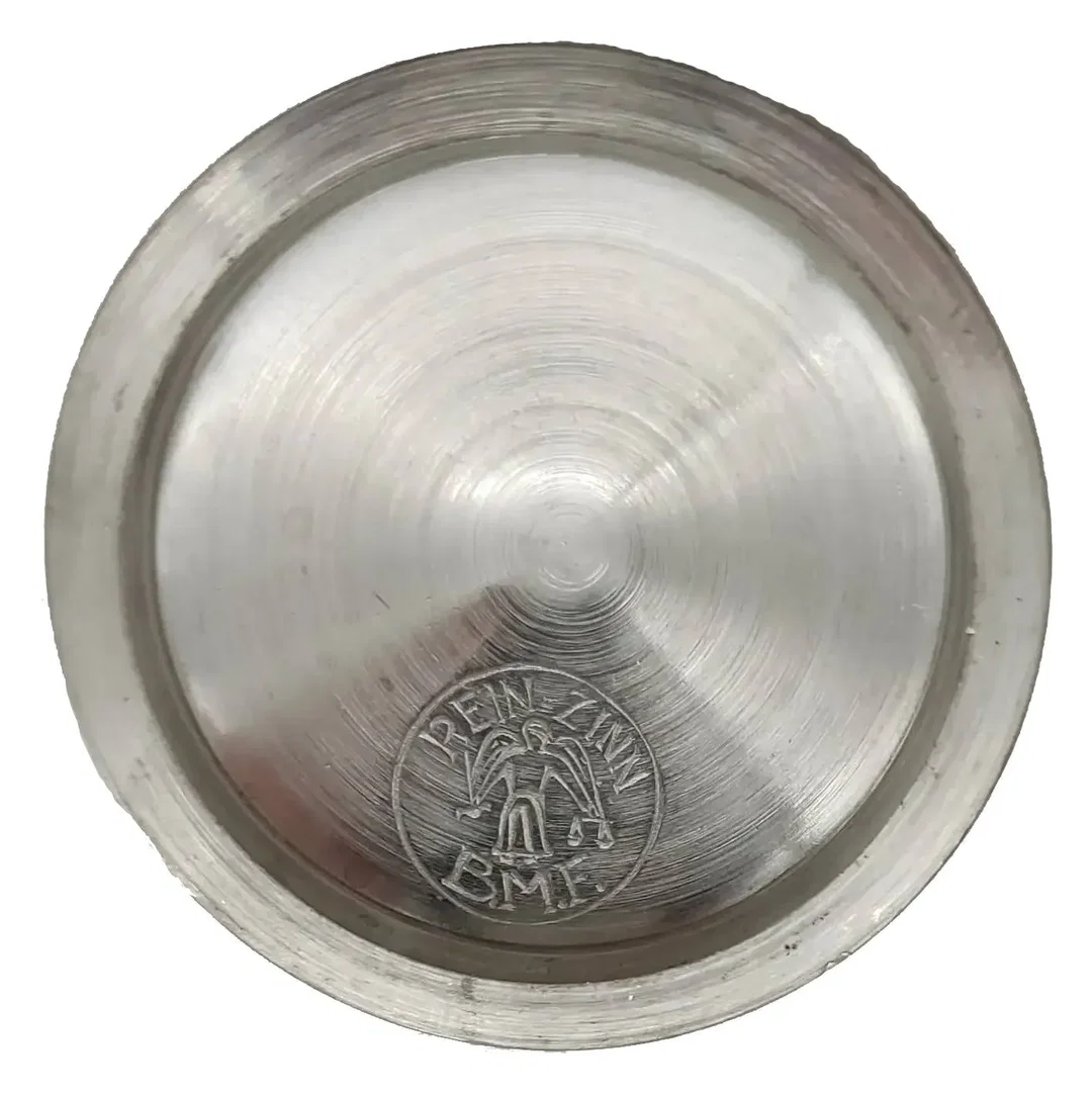  Zinnbecher Set 6-teilig von BMF (Bayerische Metallwarenfabrik) - Mittelalterliches Reliefmotiv - Reinzinn, inkl. Artina Zinnkanne mit Deckel – Bild 4
