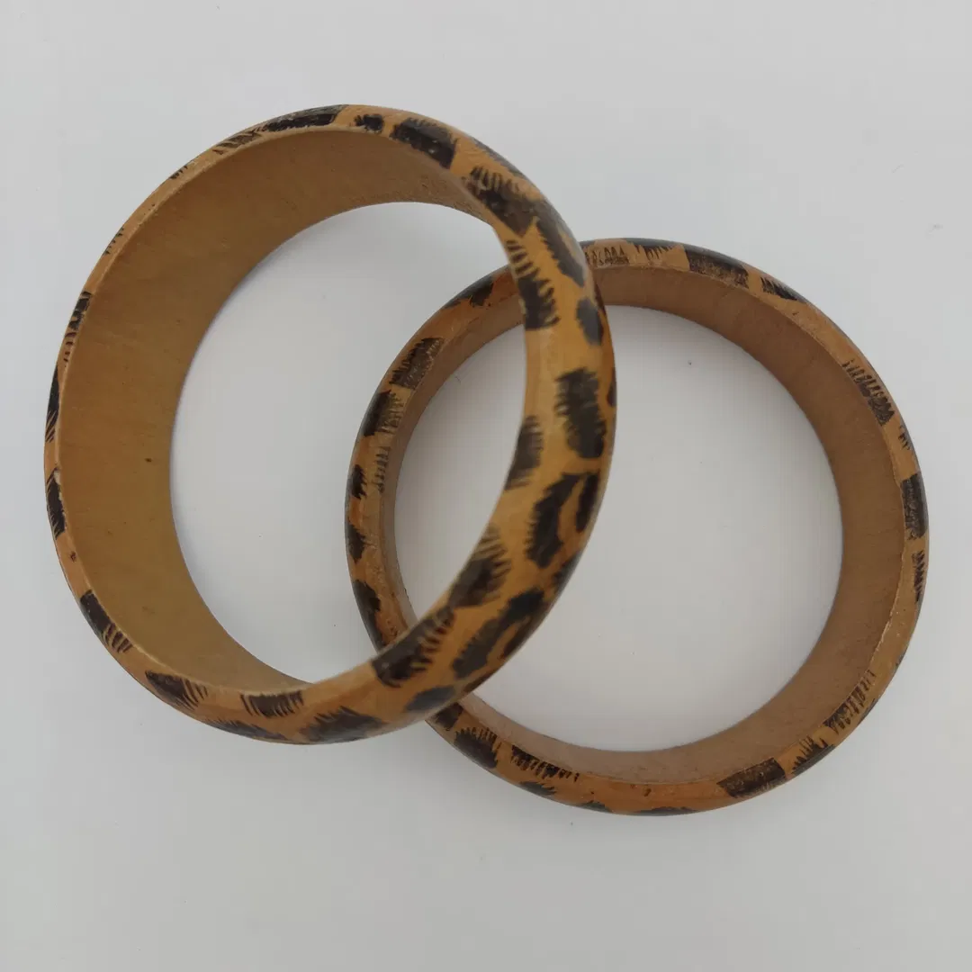 Armreifen im Leopardenlook aus Holz gearbeitet - Bild 3