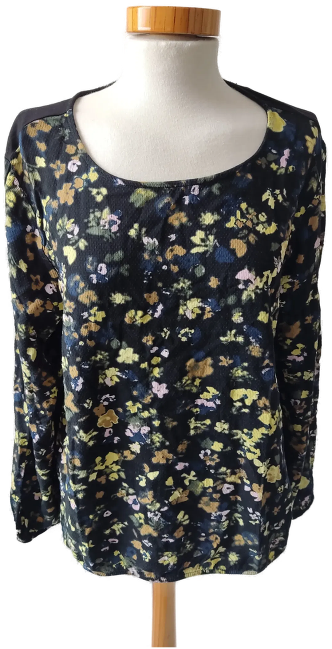 s.Oliver Damen Langarmshirt - schwarz mit gelben Blumenmuster - Gr. 40 - Bild 4