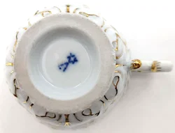 Tasse mit Untertasse Meissen (2-teilig) - gold gehöhter reliefierter Blattdekor – Vorschau 3